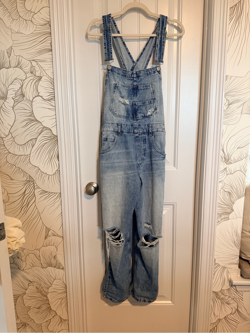 We The Free Light Blue Washed Denim distressed Overalls size Small - Picture 2 of 8